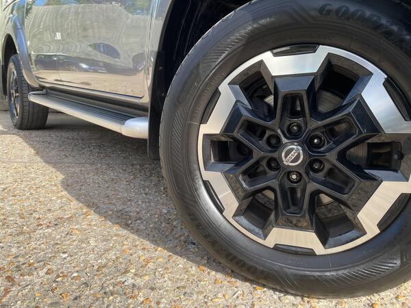 Nissan Navara 2.3 dCi Tekna 4WD Euro 6 (s/s) 4dr