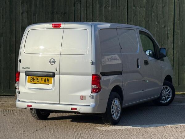 Nissan NV200 1.5 dCi Tekna SWB Euro 6 6dr