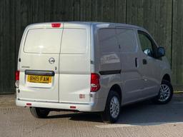 Nissan NV200 1.5 dCi Tekna SWB Euro 6 6dr at 18th