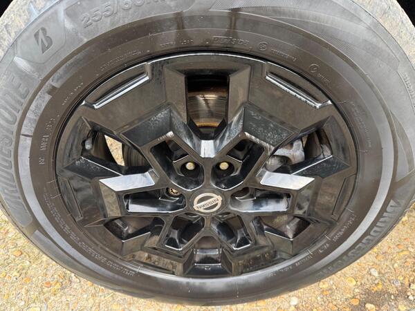 Nissan Navara 2.3 dCi N-Guard Auto 4WD Euro 6 4dr