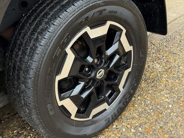 Nissan Navara 2.3 dCi Tekna 4WD Euro 6 (s/s) 4dr