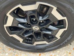 Nissan Navara 2.3 dCi Tekna Auto 4WD Euro 6 4dr at 31th