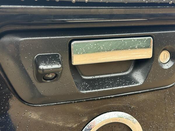 Nissan Navara 2.3 dCi Tekna 4WD Euro 6 (s/s) 4dr