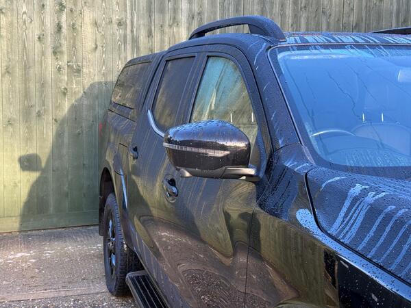 Nissan Navara 2.3 dCi N-Guard Auto 4WD Euro 6 4dr