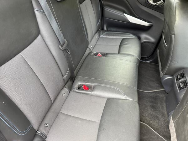 Nissan Navara 2.3 dCi N-Guard Auto 4WD Euro 6 4dr