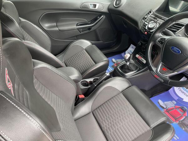 Ford Fiesta 1.6T EcoBoost ST-200 Euro 6 3dr