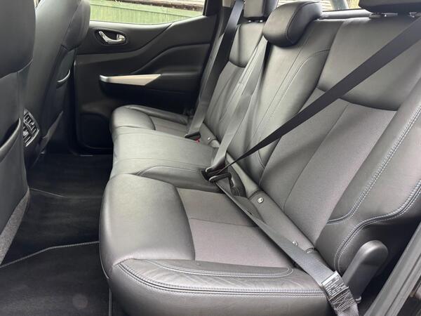 Nissan Navara 2.3 dCi N-Guard Auto 4WD Euro 6 4dr