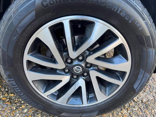 Nissan Navara 2.3 dCi Tekna Auto 4WD Euro 6 4dr