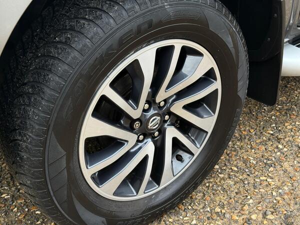 Nissan Navara 2.3 dCi Tekna Auto 4WD Euro 6 4dr