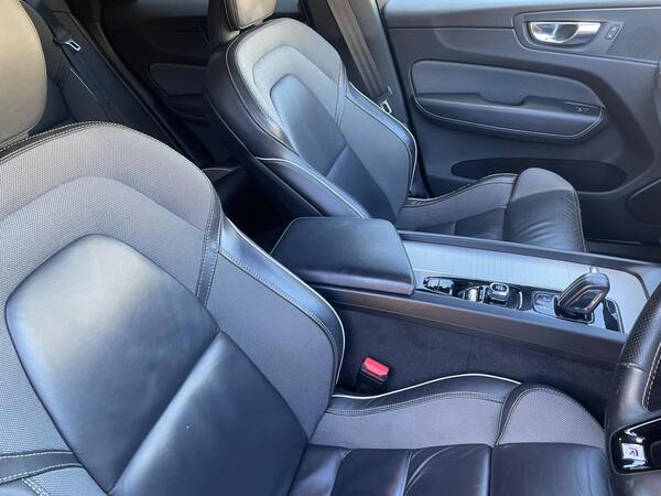 Volvo XC60 2.0 B5 MHEV R-Design Pro Auto Euro 6 (s/s) 5dr