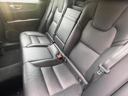 Volvo XC60 2.0 B5 MHEV Momentum Auto Euro 6 (s/s) 5dr at 8th