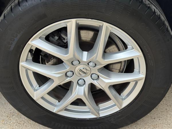 Volvo XC60 2.0 B5 MHEV Momentum Auto Euro 6 (s/s) 5dr