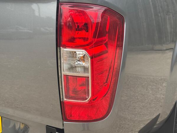 Nissan Navara 2.3 dCi Acenta 4WD Euro 6 (s/s) 4dr