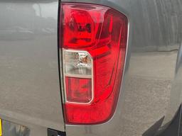 Nissan Navara 2.3 dCi Acenta 4WD Euro 6 (s/s) 4dr at 49th