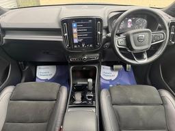 Volvo XC40 2.0 B4 MHEV R-Design Pro Auto Euro 6 (s/s) 5dr at 2th