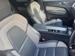 Volvo XC60 2.0 T5 R-Design Auto AWD Euro 6 (s/s) 5dr at 5th