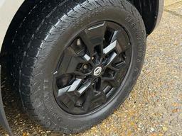 Nissan Navara 2.3 dCi N-Guard Auto 4WD Euro 6 4dr at 33th