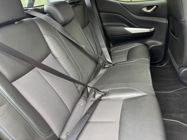 Nissan Navara 2.3 dCi N-Guard Auto 4WD Euro 6 4dr