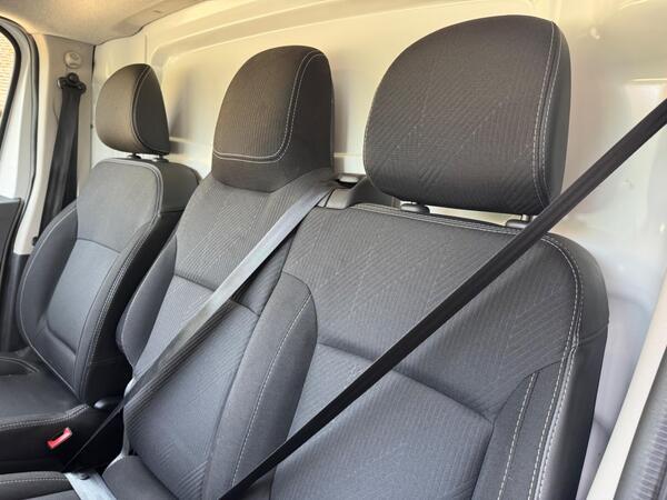 Nissan Primastar 2.0 dCi 30 Tekna L2 H1 Euro 6 (s/s) 5dr