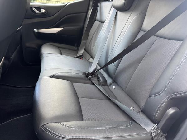 Nissan Navara 2.3 dCi N-Guard Auto 4WD Euro 6 4dr