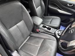 Nissan Navara 2.3 dCi Tekna Auto 4WD Euro 6 4dr at 13th