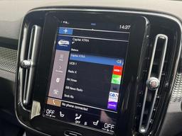 Volvo XC40 2.0 B4 MHEV R-Design Pro Auto Euro 6 (s/s) 5dr at 7th