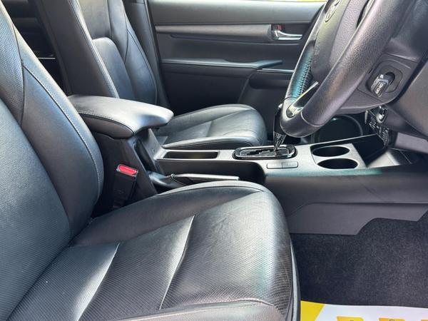 Toyota Hilux 2.8 D-4D Invincible X Auto 4WD Euro 6 (s/s) 4dr