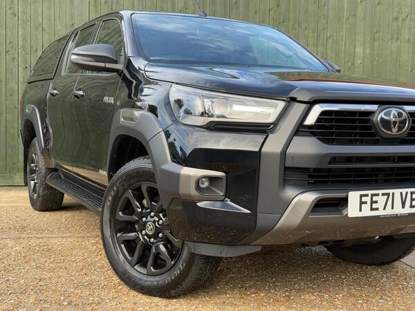 Toyota Hilux 2.8 D-4D Invincible X Auto 4WD Euro 6 (s/s) 4dr