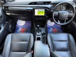 Toyota Hilux 2.8 D-4D Invincible X Auto 4WD Euro 6 (s/s) 4dr at 2th