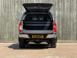 Nissan Navara 2.3 dCi Tekna Auto 4WD Euro 6 4dr at 17th