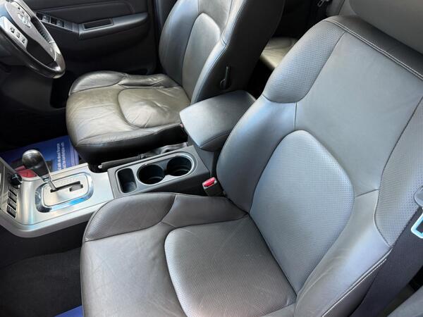 Nissan Navara 2.5 dCi Tekna Auto 4WD Euro 5 4dr