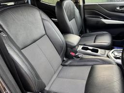 Nissan Navara 2.3 dCi N-Guard Auto 4WD Euro 6 4dr at 40th