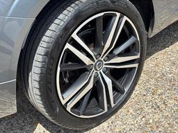 Volvo XC60 2.0 T5 R-Design Auto AWD Euro 6 (s/s) 5dr at 40th