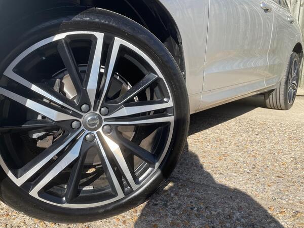 Volvo XC60 2.0 B5 MHEV R-Design Pro Auto Euro 6 (s/s) 5dr