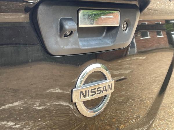Nissan Navara 2.3 dCi N-Guard Auto 4WD Euro 6 4dr