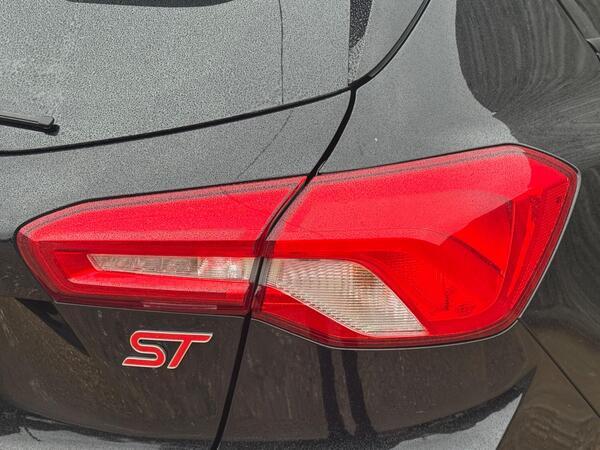 Ford Focus 2.3T EcoBoost ST Euro 6 (s/s) 5dr
