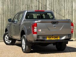 Nissan Navara 2.3 dCi Acenta 4WD Euro 6 (s/s) 4dr at 15th