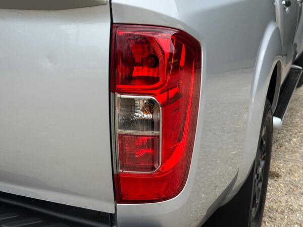 Nissan Navara 2.3 dCi Tekna Auto 4WD Euro 6 4dr