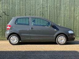 Volkswagen Fox 1.4 16V Urban Fox Euro 4 3dr at 5th