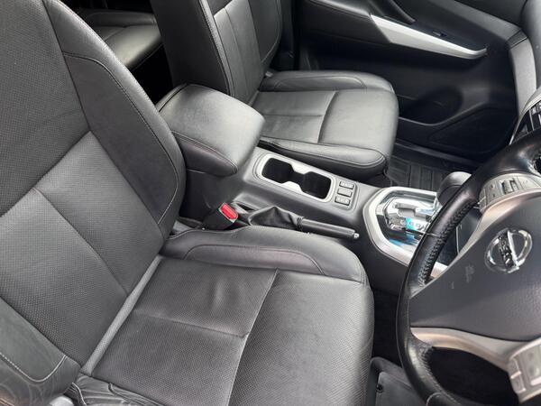 Nissan Navara 2.3 dCi Tekna Auto 4WD Euro 6 4dr