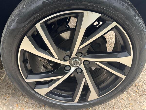 Volvo XC40 2.0 B4 MHEV R-Design Pro Auto Euro 6 (s/s) 5dr
