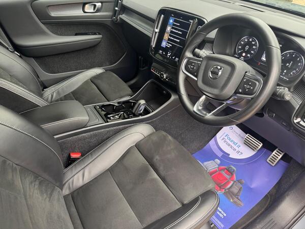 Volvo XC40 2.0 B4 MHEV R-Design Pro Auto Euro 6 (s/s) 5dr