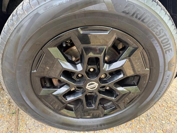 Nissan Navara 2.3 dCi N-Guard Auto 4WD Euro 6 4dr