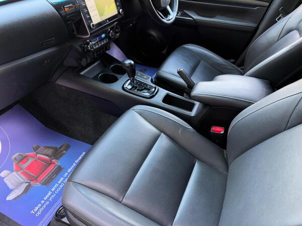Toyota Hilux 2.8 D-4D Invincible X Auto 4WD Euro 6 (s/s) 4dr