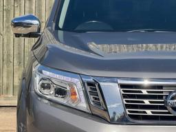 Nissan Navara 2.3 dCi Tekna Auto 4WD Euro 6 4dr at 12th