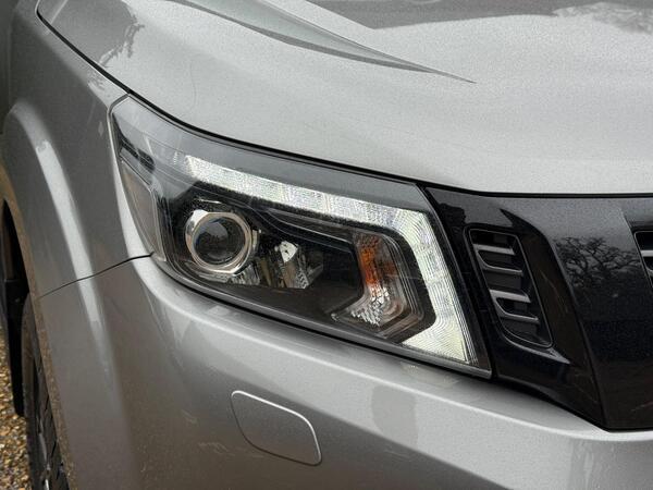 Nissan Navara 2.3 dCi N-Guard Auto 4WD Euro 6 4dr