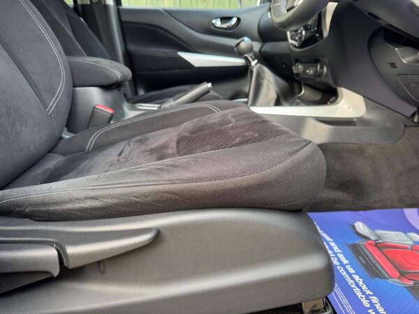 Nissan Navara 2.3 dCi Acenta+ 4WD Euro 6 (s/s) 4dr