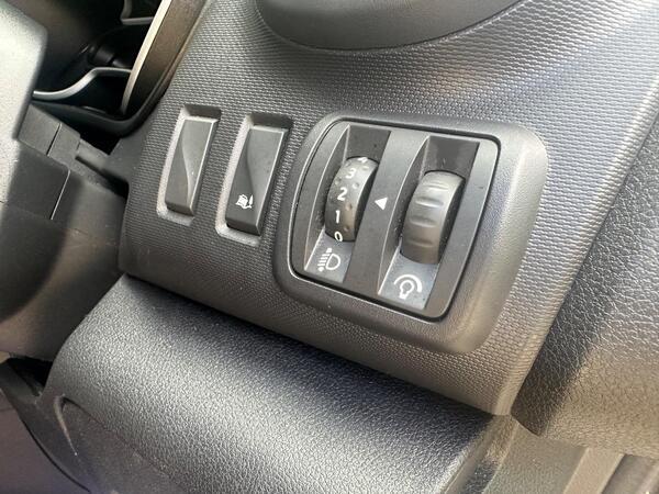 Renault Trafic 2.0 dCi ENERGY 30 Black Edition EDC LWB Standard Roof Euro 6 (s/s) 5dr