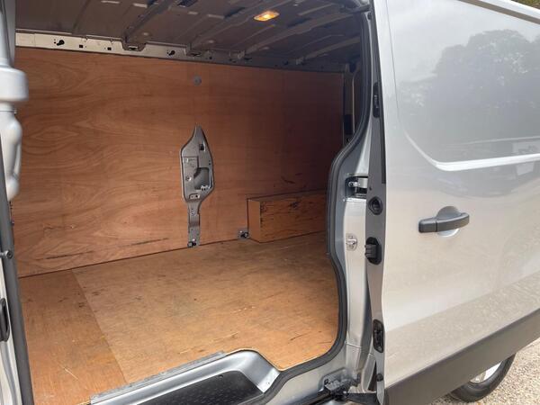 Renault Trafic 2.0 dCi Blue LL30 Sport L2 H1 Euro 6 (s/s) 5dr