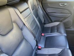 Volvo XC60 2.0 B5 MHEV R-Design Pro Auto Euro 6 (s/s) 5dr at 16th